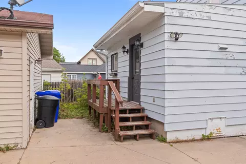 Exterior - 1516 W Lawrence St, Appleton, WI 54914 photo 3 of 6