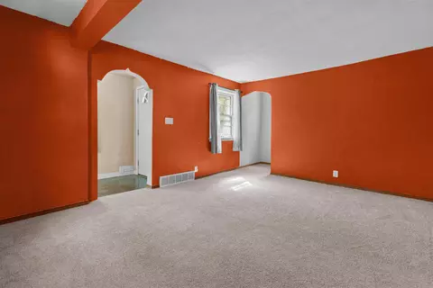 Living - 1516 W Lawrence St, Appleton, WI 54914 photo 4 of 6