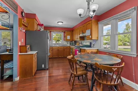 Kitchen - 807 W Parkway Blvd, Appleton, WI 54914 photo 2 of 5