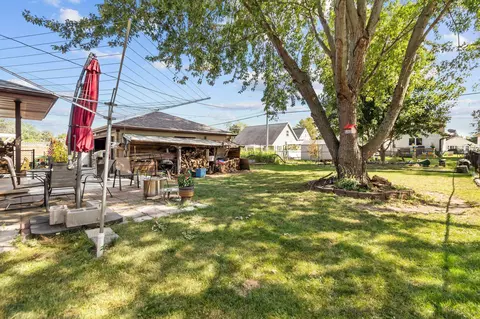 Exterior - 807 W Parkway Blvd, Appleton, WI 54914 photo 6 of 7