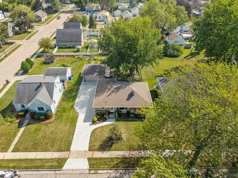 View/Area - 807 W Parkway Blvd, Appleton, WI 54914 photo 2 of 2