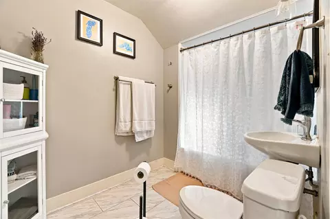 Bath - 1309 N Morrison St, Appleton, WI 54911 photo 2 of 3