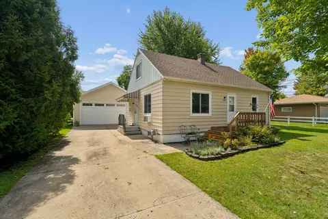 828 W Jennings St, New London, WI 54961