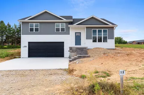 1824 Southland Ln, New London, WI 54961
