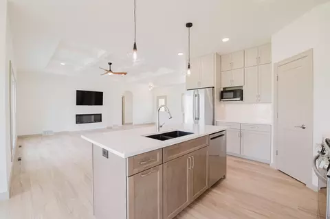 Kitchen - 581 Emerald Isle Ct, Wrightstown, WI 54180 photo 4 of 4
