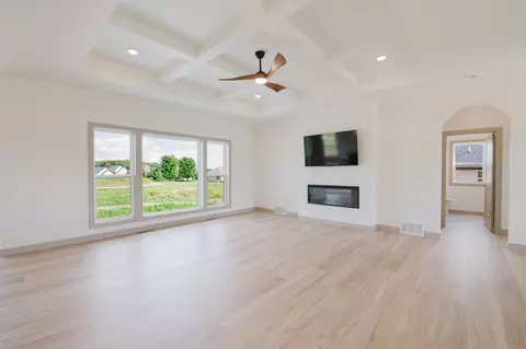 Living - 581 Emerald Isle Ct, Wrightstown, WI 54180 photo 2 of 3