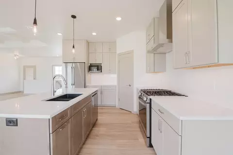 Kitchen - 581 Emerald Isle Ct, Wrightstown, WI 54180 photo 3 of 4