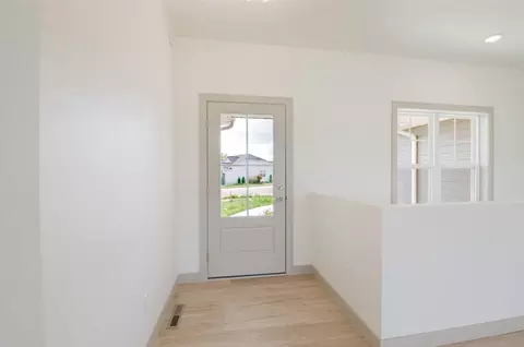 Entry Way - 581 Emerald Isle Ct, Wrightstown, WI 54180 photo 1 of 2