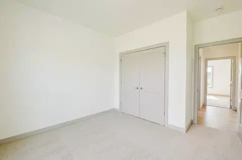 Bedroom - 581 Emerald Isle Ct, Wrightstown, WI 54180 photo 4 of 6