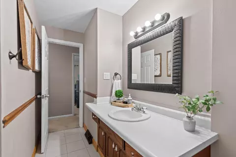 Bath - 807 S Christine St, Appleton, WI 54915 photo 2 of 3