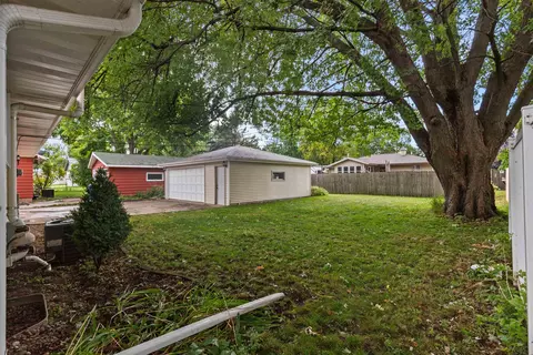 Exterior - 807 S Christine St, Appleton, WI 54915 photo 4 of 7