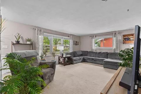 Living - 807 S Christine St, Appleton, WI 54915 photo 2 of 3
