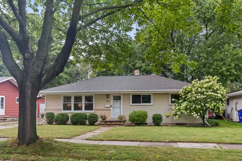 Exterior - 807 S Christine St, Appleton, WI 54915 photo 2 of 7