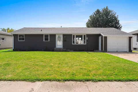 1682 Debra Ln, Green Bay, WI 54302