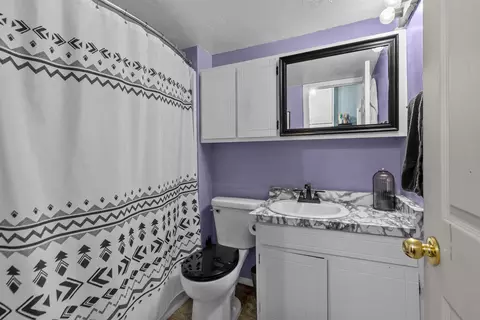 Bath - 616 N Division St, Appleton, WI 54911 photo 1 of 2