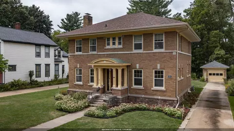 510 Jefferson St, Waupaca, WI 54981