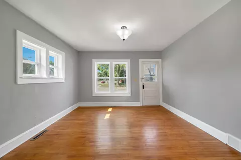 Living - 733 W Grant St, Appleton, WI 54914 photo 3 of 8