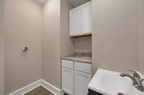 Bath - 733 W Grant St, Appleton, WI 54914 photo 3 of 3