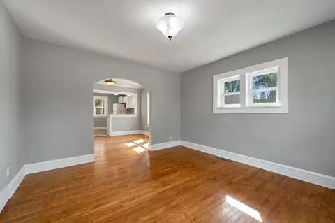 Living - 733 W Grant St, Appleton, WI 54914 photo 4 of 8