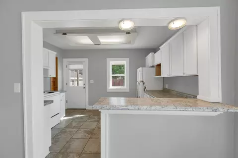 Entry Way - 733 W Grant St, Appleton, WI 54914 photo 1 of 2