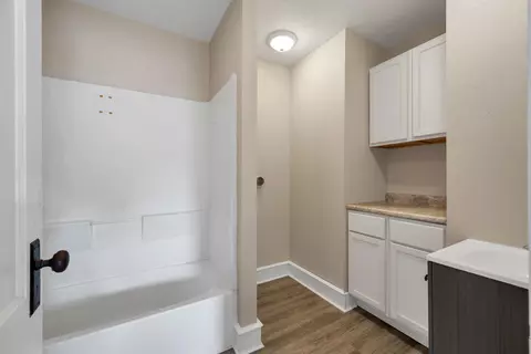 Bath - 733 W Grant St, Appleton, WI 54914 photo 2 of 3
