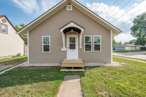 Exterior - 733 W Grant St, Appleton, WI 54914 photo 2 of 8
