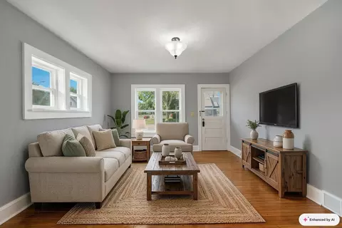 Living - 733 W Grant St, Appleton, WI 54914 photo 1 of 8