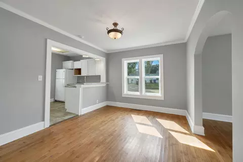 Living - 733 W Grant St, Appleton, WI 54914 photo 7 of 8