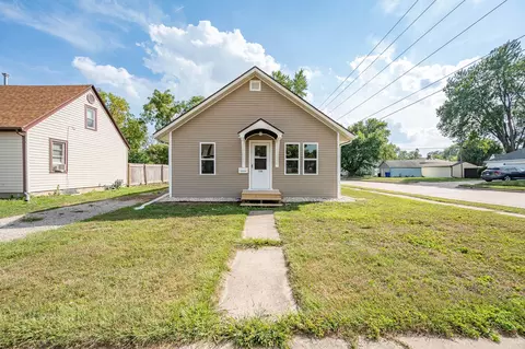 Exterior - 733 W Grant St, Appleton, WI 54914 photo 3 of 8