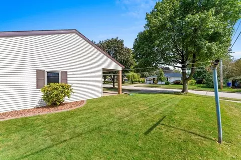 Exterior - 2319 N Viola St, Appleton, WI 54911 photo 4 of 5