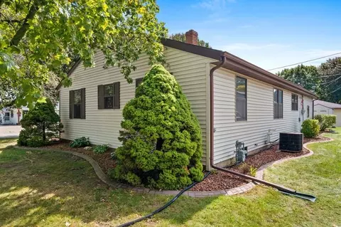 Exterior - 2319 N Viola St, Appleton, WI 54911 photo 3 of 5