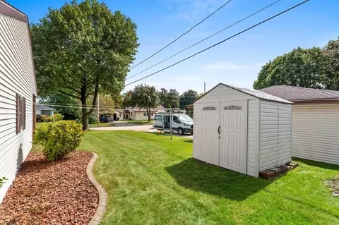Exterior - 2319 N Viola St, Appleton, WI 54911 photo 5 of 5