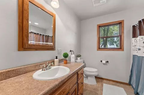 Bath - 2319 N Viola St, Appleton, WI 54911 photo 1 of 2
