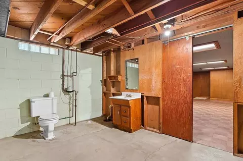 Bath - 2319 N Viola St, Appleton, WI 54911 photo 2 of 2