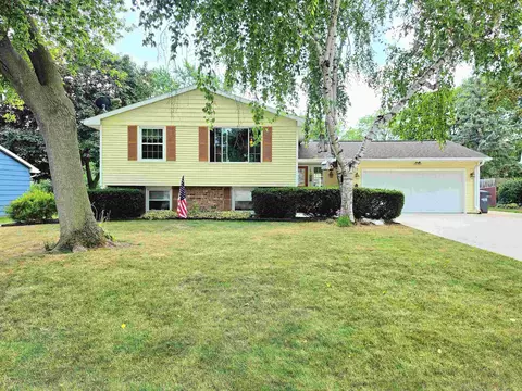 540 Somerset Dr, Green Bay, WI 54301