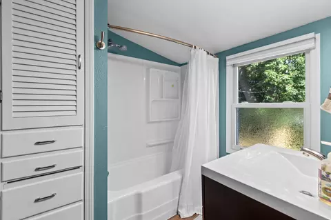 Bath - 1018 E Frances St, Appleton, WI 54911 photo 2 of 3