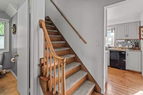 Entry Way - 1018 E Frances St, Appleton, WI 54911 photo 3 of 5