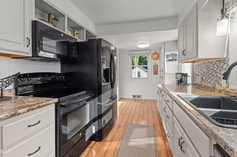Kitchen - 1018 E Frances St, Appleton, WI 54911 photo 2 of 5