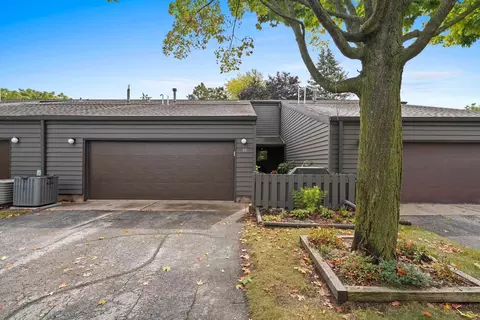 33 Webster Heights Dr, Green Bay, WI 54301