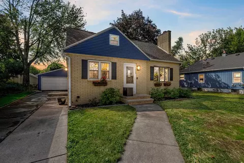 1028 Mayer St, Menasha, WI 54952