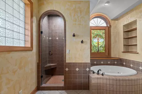 Bath - 6709 N Gullwing Ct, Appleton, WI 54913 photo 5 of 6