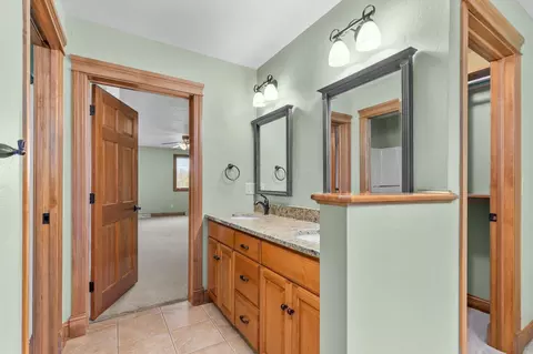 Bath - 6709 N Gullwing Ct, Appleton, WI 54913 photo 3 of 6