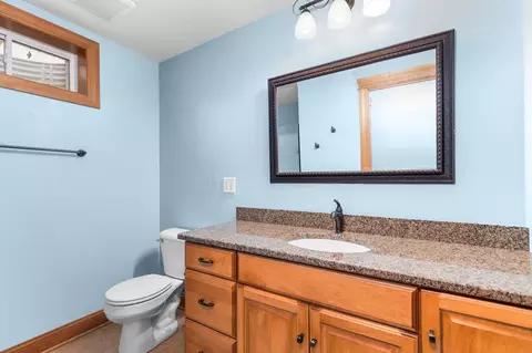 Bath - 6709 N Gullwing Ct, Appleton, WI 54913 photo 2 of 6