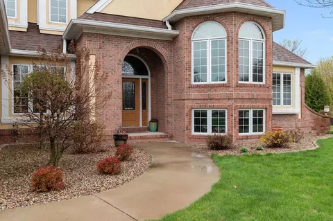 Exterior - 6709 N Gullwing Ct, Appleton, WI 54913 photo 9 of 17
