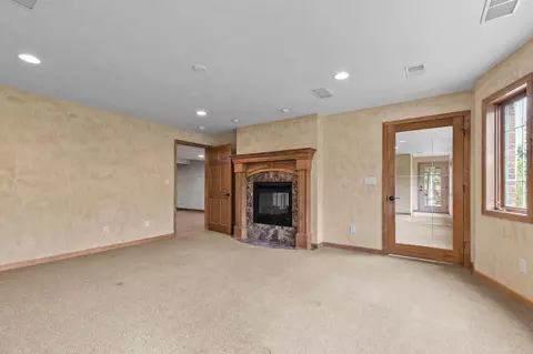Living - 6709 N Gullwing Ct, Appleton, WI 54913 photo 8 of 12