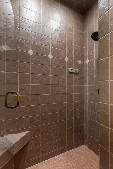 Bath - 6709 N Gullwing Ct, Appleton, WI 54913 photo 4 of 6