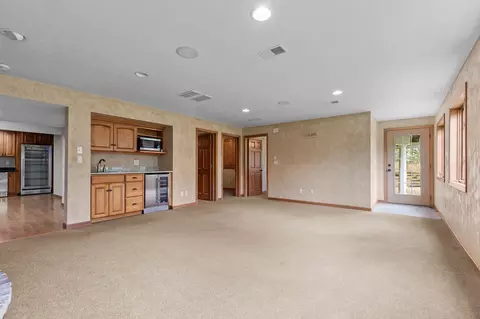 Living - 6709 N Gullwing Ct, Appleton, WI 54913 photo 12 of 12