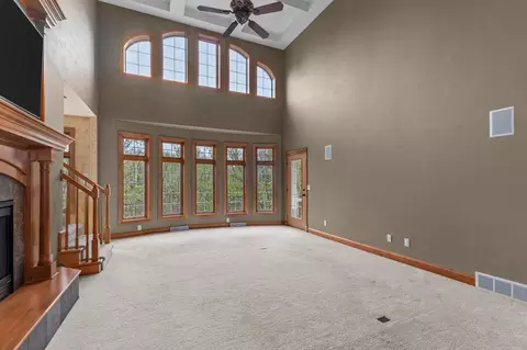 Living - 6709 N Gullwing Ct, Appleton, WI 54913 photo 2 of 12