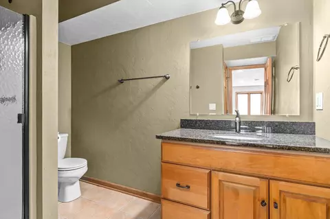 Bath - 6709 N Gullwing Ct, Appleton, WI 54913 photo 6 of 6