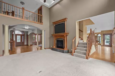 Living - 6709 N Gullwing Ct, Appleton, WI 54913 photo 6 of 12
